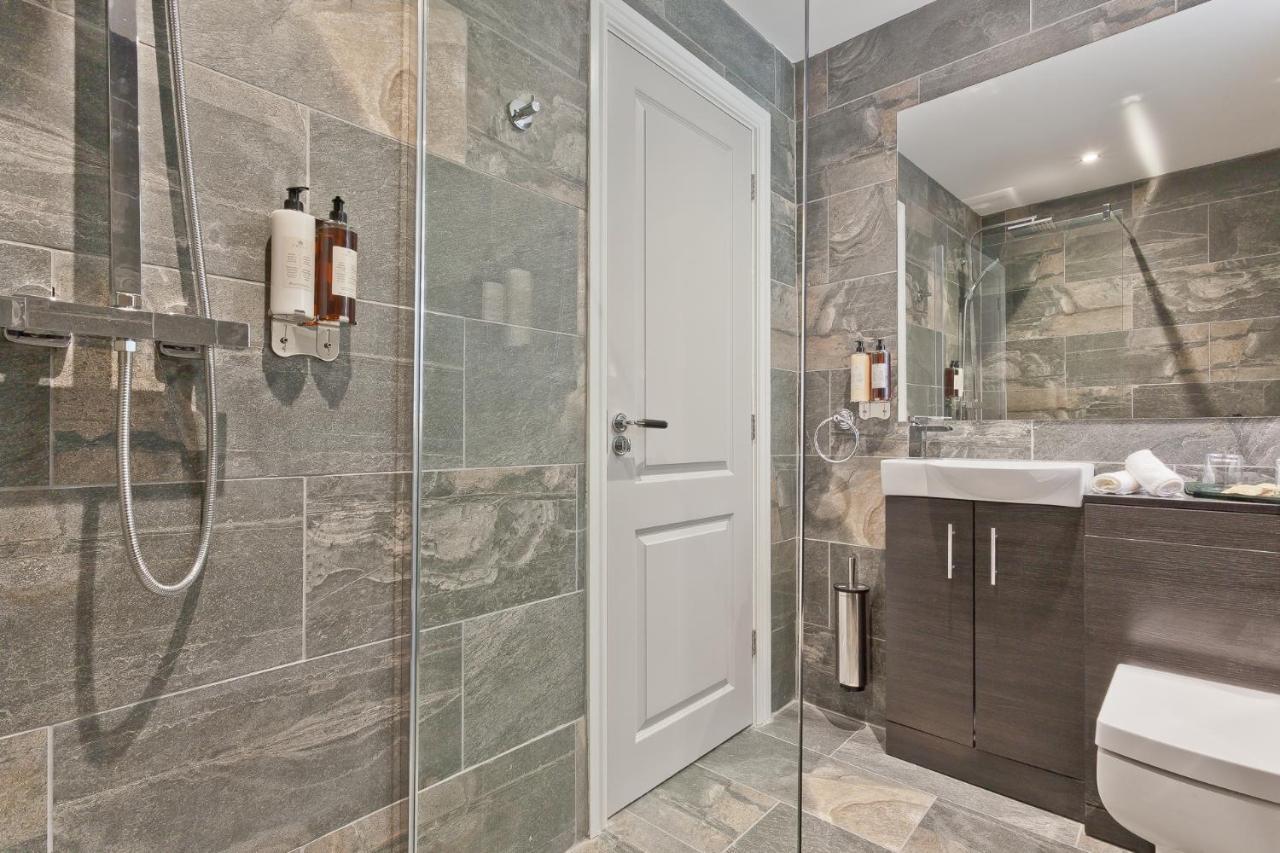 The Mews Boutique Deluxe Apartments, Sleep 2-6 People , Central Location, Free Parking Windermere Exterior foto