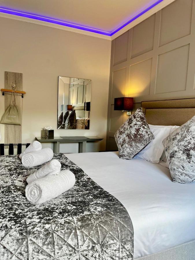The Mews Boutique Deluxe Apartments, Sleep 2-6 People , Central Location, Free Parking Windermere Exterior foto